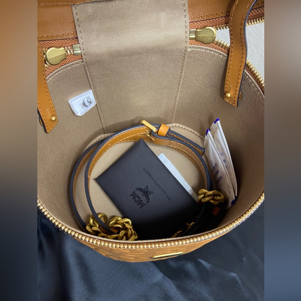 MCM-Bucket Bag - Picture 9 of 17